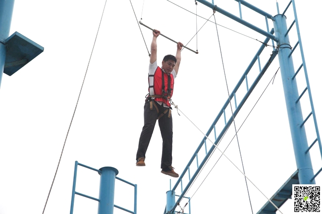 北京拓展训练，空中单杠